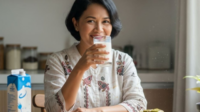Susu kambing etawa menjadi alternatif sehat pengganti susu sapi yang aman bagi penderita intoleransi laktosa serta sensitivitas pencernaan.